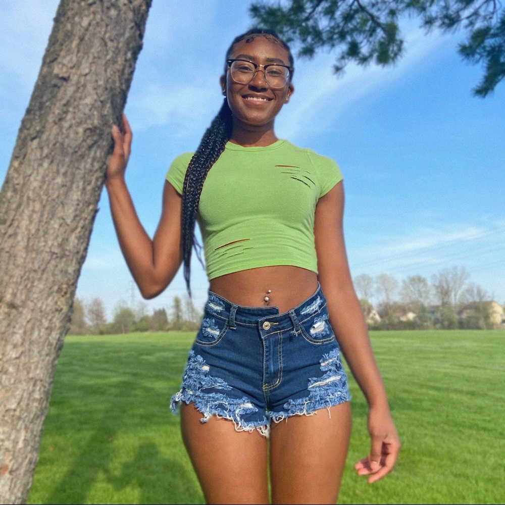 Meet your Posher, Crystal